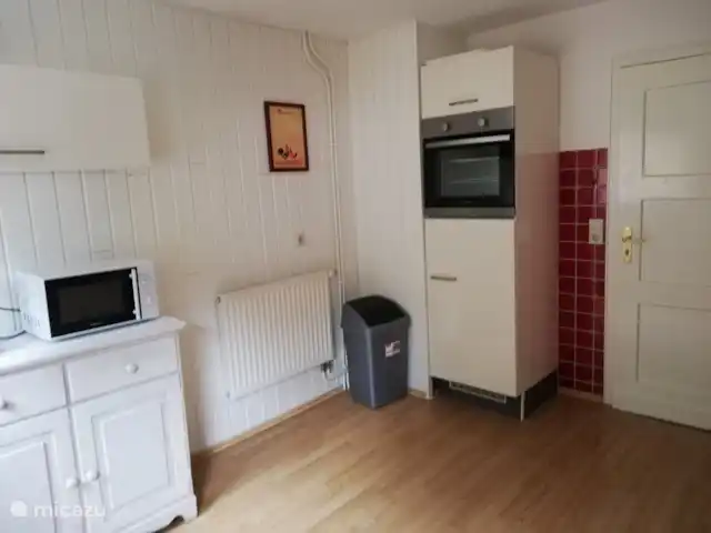 Location de Vacances Allemagne, Sauerland, Siedlinghausen - Winterberg, manoir / château - Jagdschloss Siedlinghausen 16 pers. 2ème étage : la cuisine avec divers appareils intégrés.