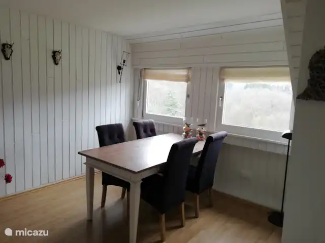 Location de Vacances Allemagne, Sauerland, Siedlinghausen - Winterberg, manoir / château - Jagdschloss Siedlinghausen 16 pers. 2ème étage : coin repas pour 4 personnes.