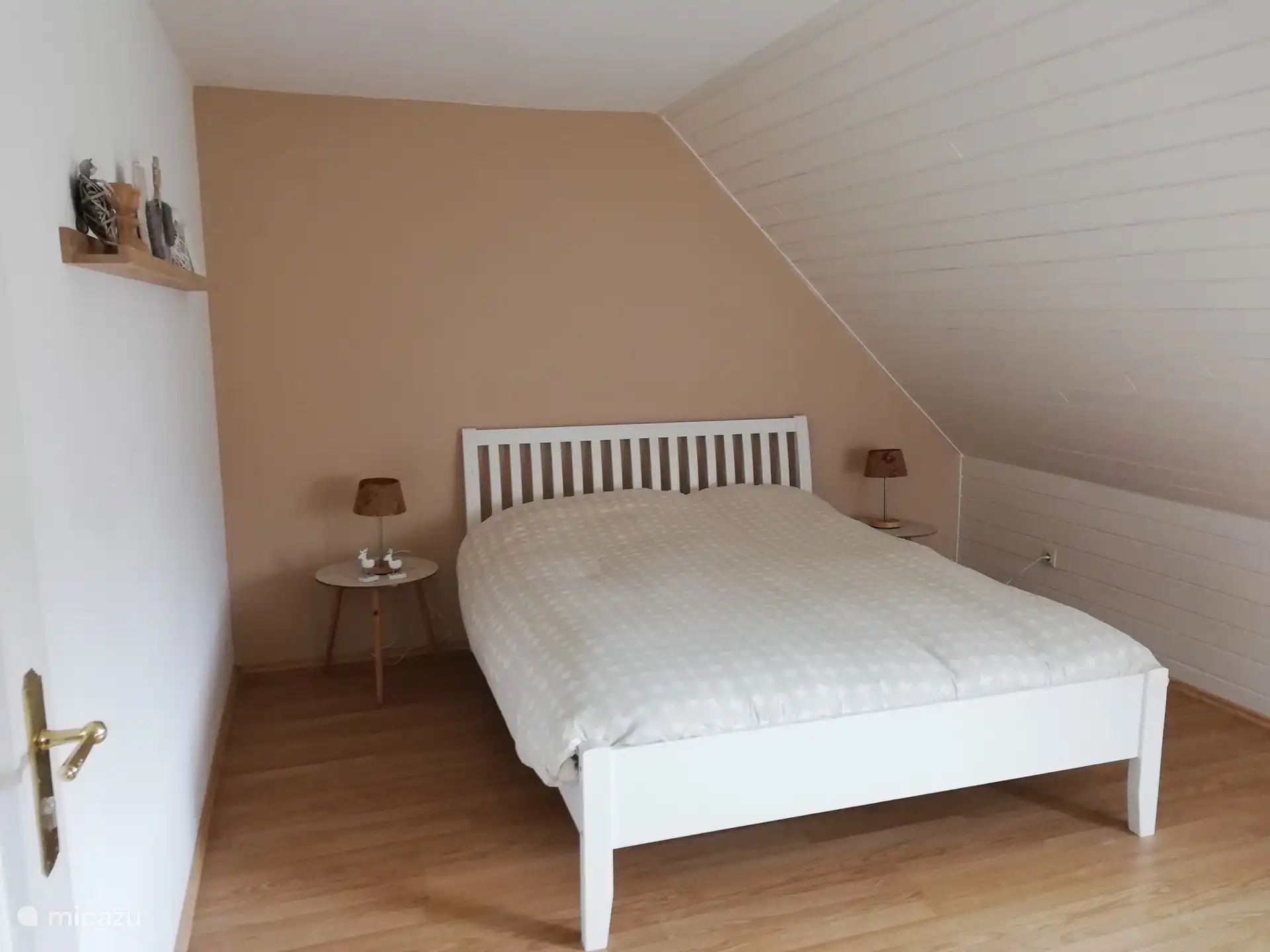 2. Etage: Schlafzimmer mit Doppelbett mit Kleiderschrank