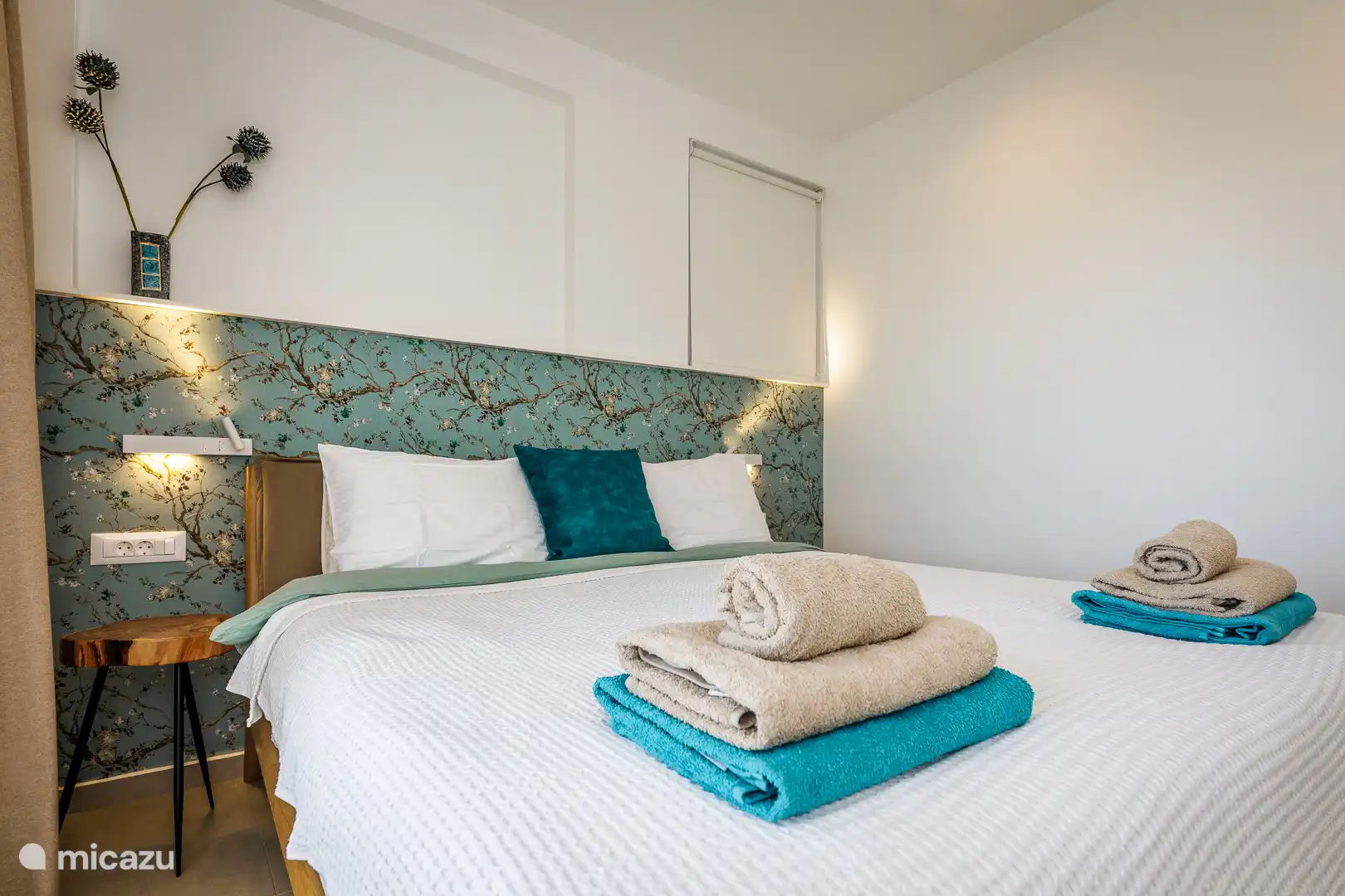 Das geräumige Schlafzimmer