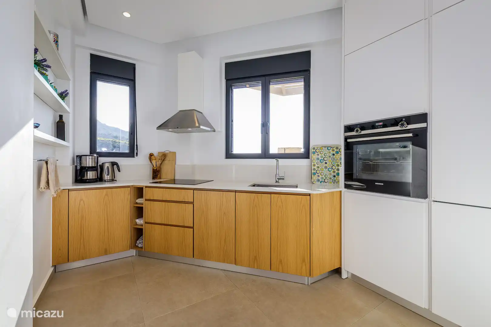 Die Küche ist komplett ausgestattet