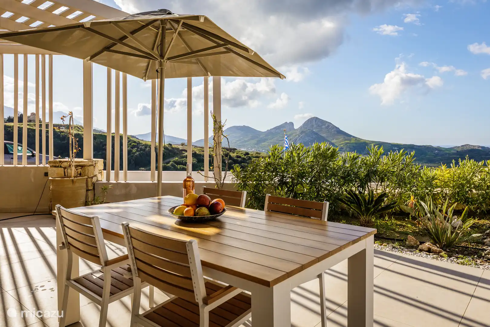 Genießen Sie die Aussicht auf der Terrasse