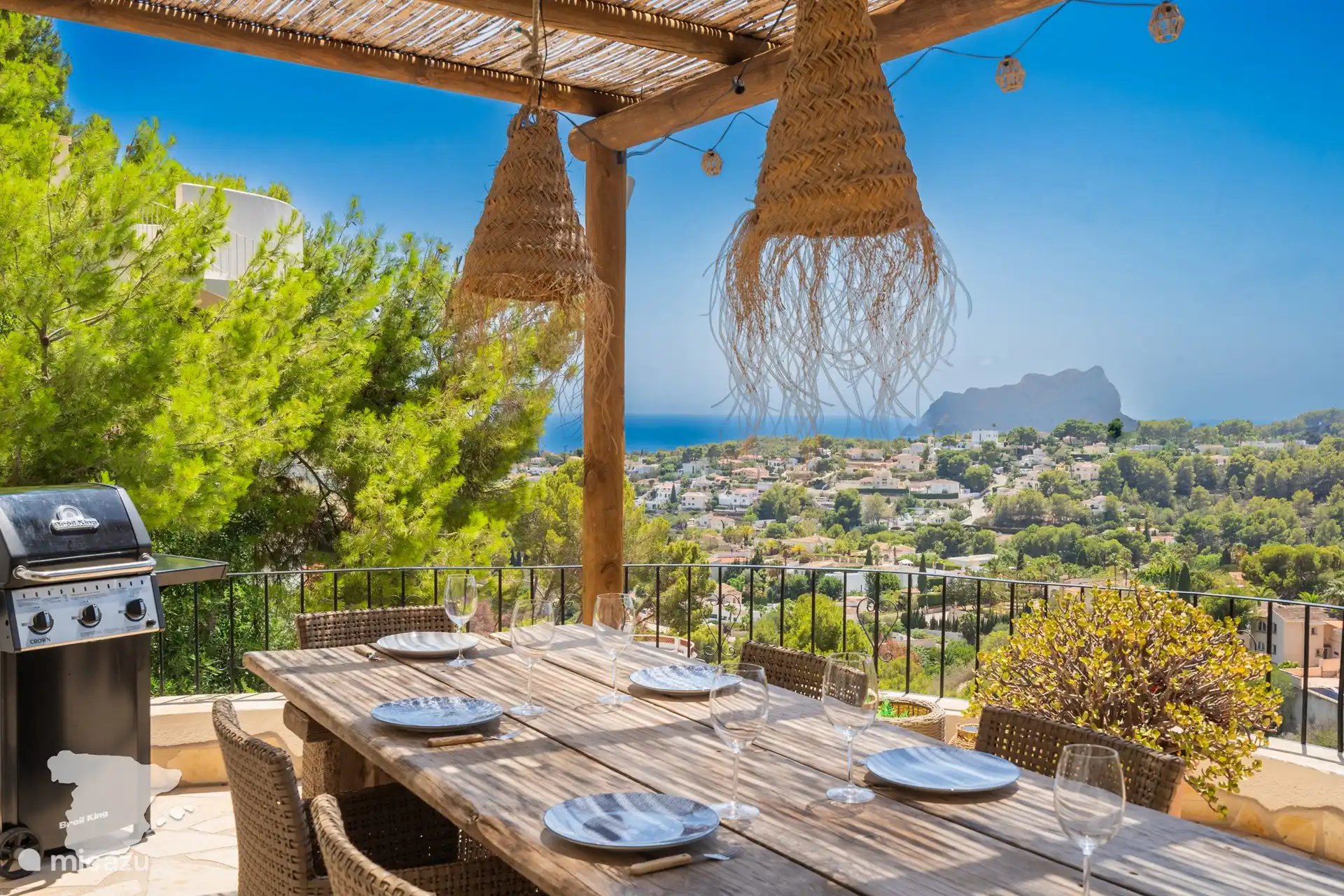 Terrasse au rez-de-chaussée avec belle vue !