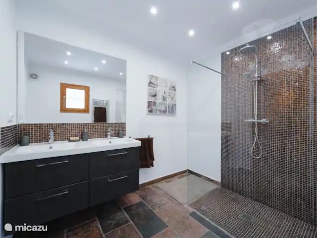 Calle Fenix huren in Spanje, Costa Blanca, Jávea - vakantiehuis en-suite badkamer met douche naar de hoofdslaapkamer