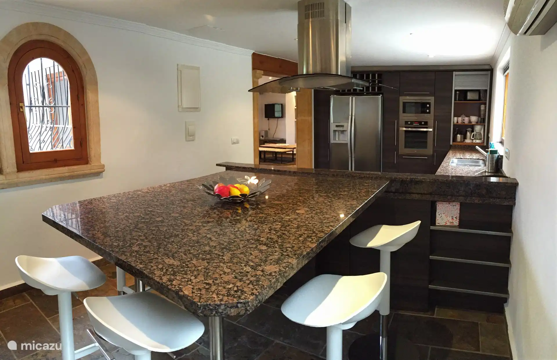 Voll ausgestattete Küche (Espressomaschine, Toaster, Wasserkocher, ....)