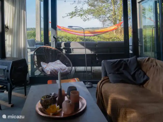 Dunas de Egmond en Países Bajos, Holanda del Norte, Egmond-Binnen - bungaló Salón