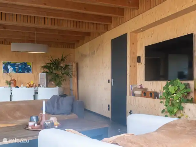 Dunas de Egmond en Países Bajos, Holanda del Norte, Egmond-Binnen - bungaló Salón