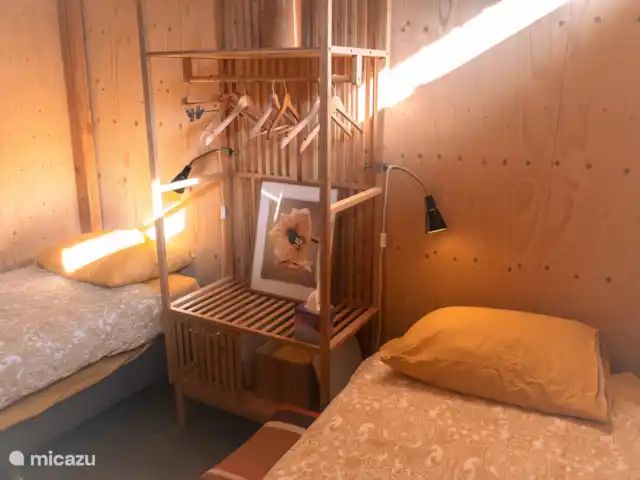 Dunas de Egmond en Países Bajos, Holanda del Norte, Egmond-Binnen - bungaló Dormitorio 2