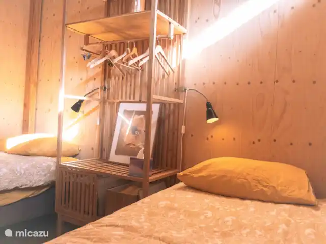Dunas de Egmond en Países Bajos, Holanda del Norte, Egmond-Binnen - bungaló Dormitorio 2