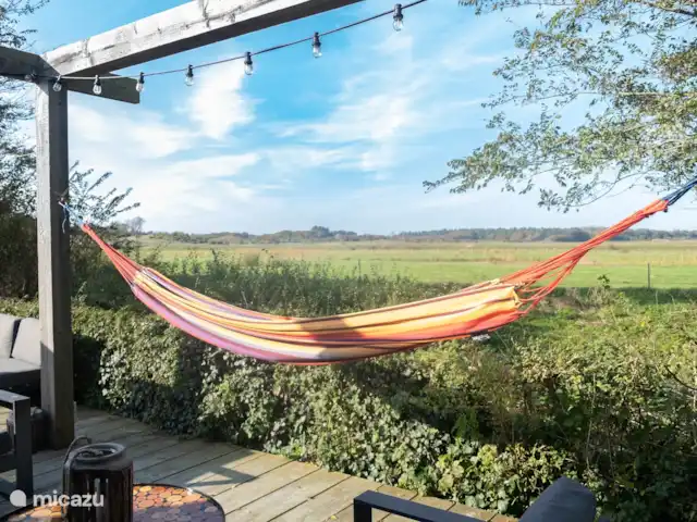 Dunas de Egmond en Países Bajos, Holanda del Norte, Egmond-Binnen - bungaló hamaca
