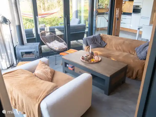 Dunas de Egmond en Países Bajos, Holanda del Norte, Egmond-Binnen - bungaló Salón