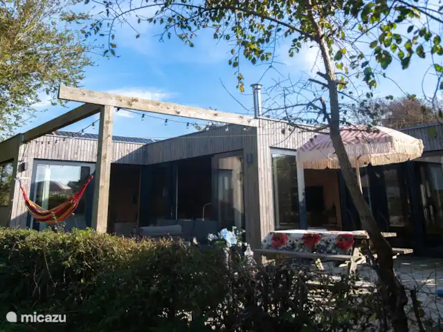 Dunas de Egmond en Países Bajos, Holanda del Norte, Egmond-Binnen - bungaló Dunas de Egmond
