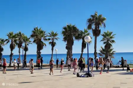 Zumba et yoga au bord de la plage