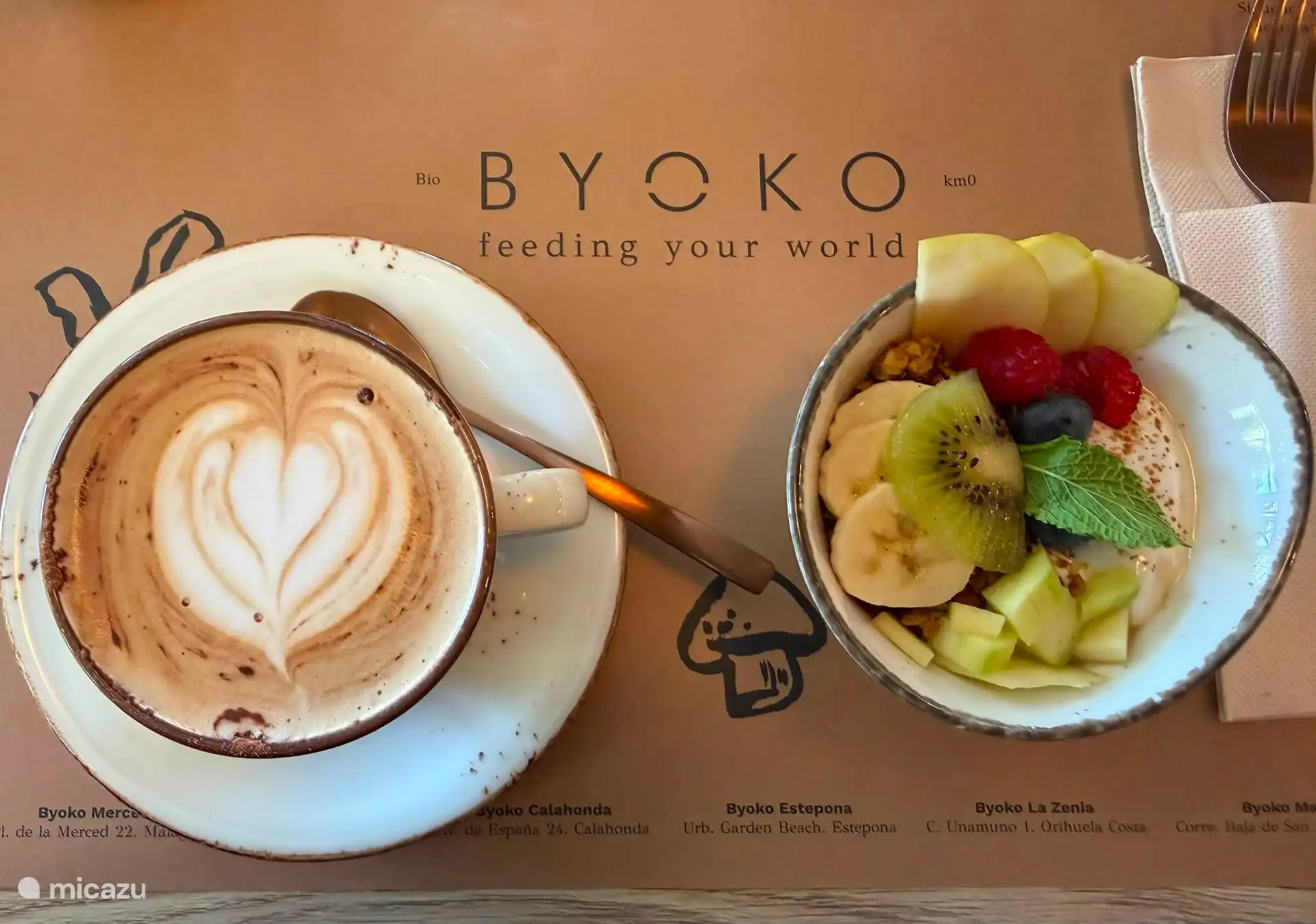 Chez Byoko, ils ont de bons cafés, petits-déjeuners et pâtisseries.