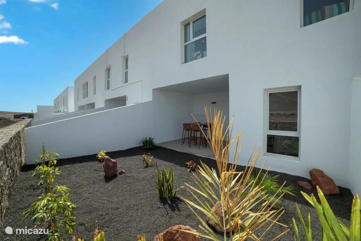 Nice corner if you want to retreat for a while!