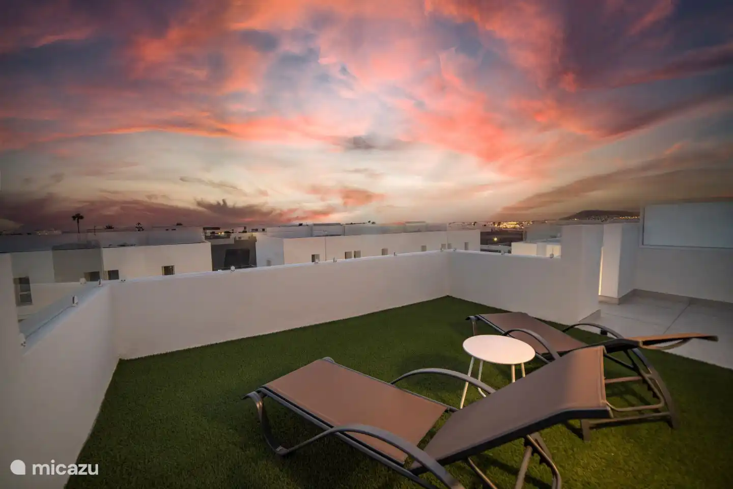 You can enjoy the most beautiful sunsets at Casa Papagayo