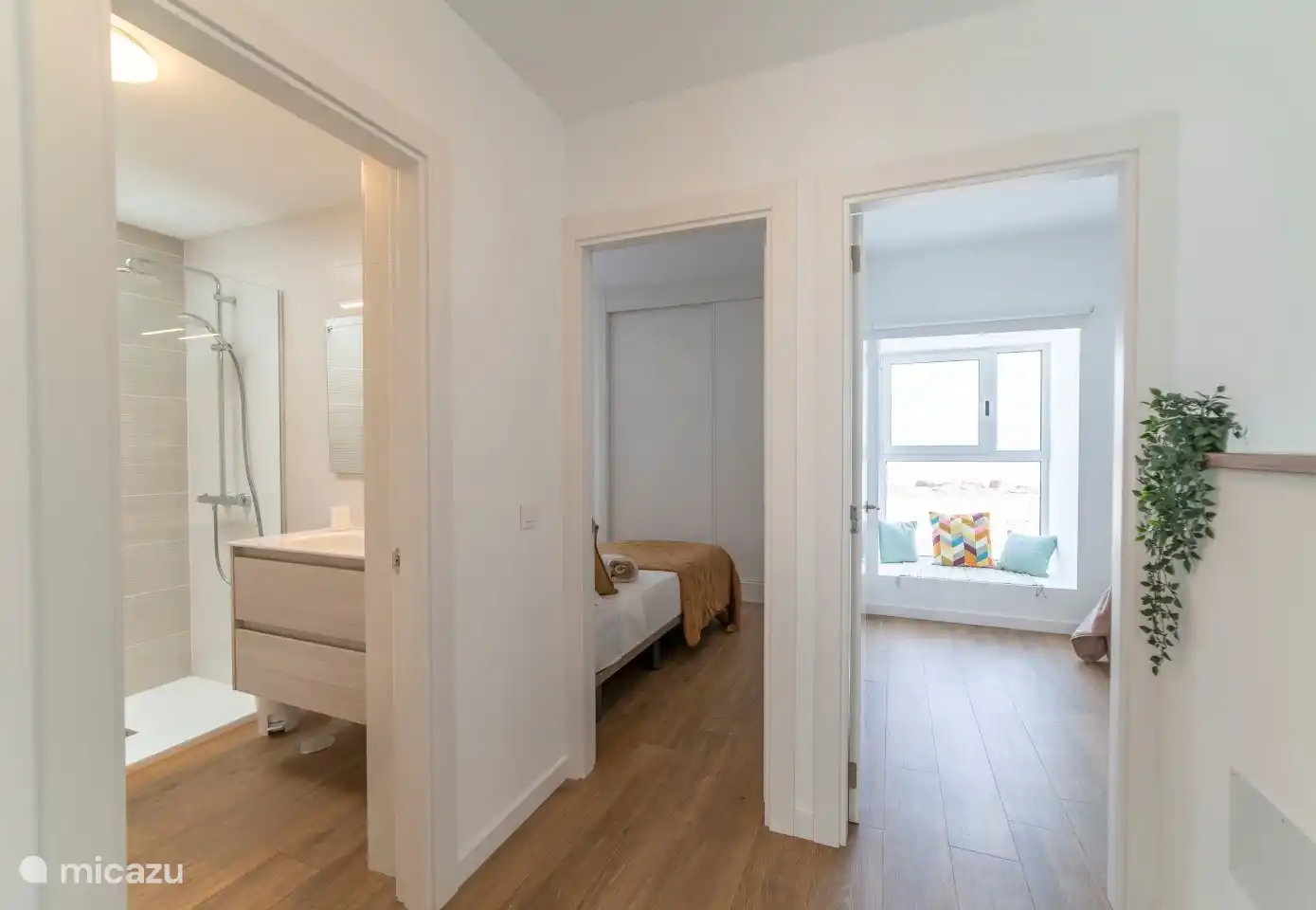 Shared bathroom of bedroom 2 and 3