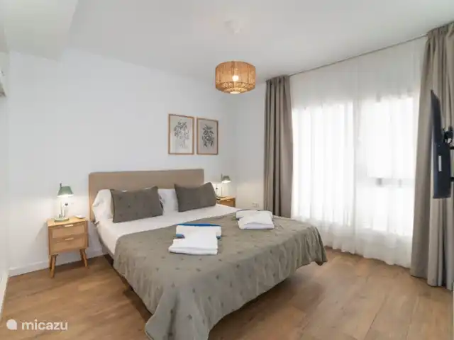 Casa Papagayo | Espagne, Lanzarote, Playa Blanca - villa Chambre 1 avec lit double, climatisation et salle de bain attenante.