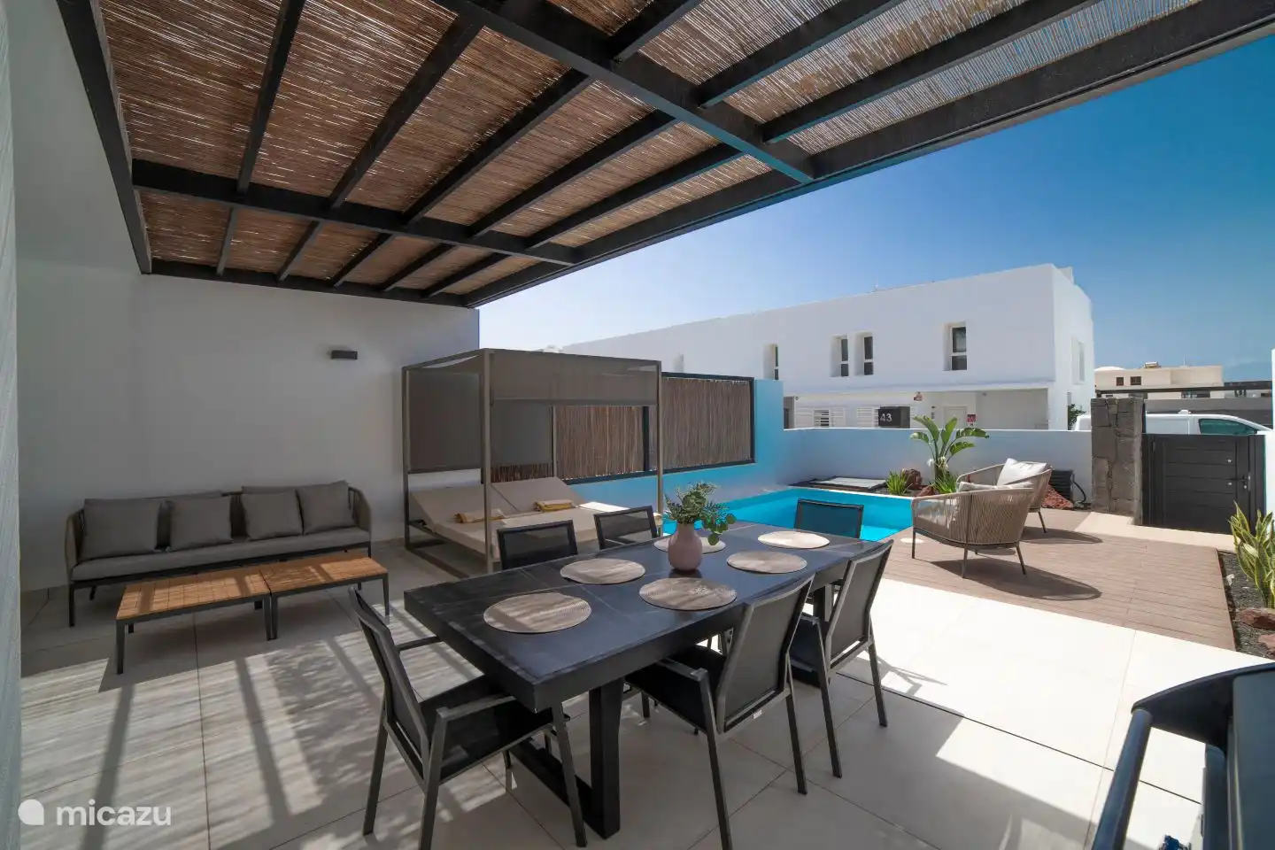 Cozy outdoor dining with your travel group