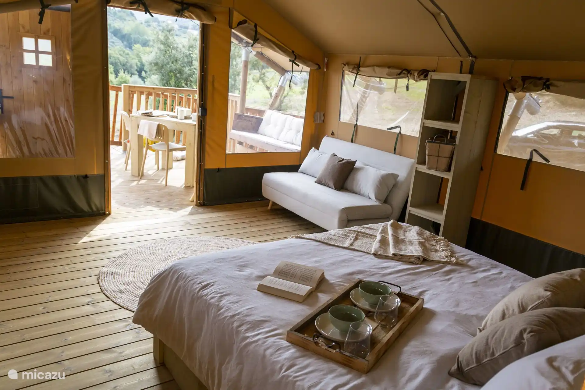 L’intérieur de la tente