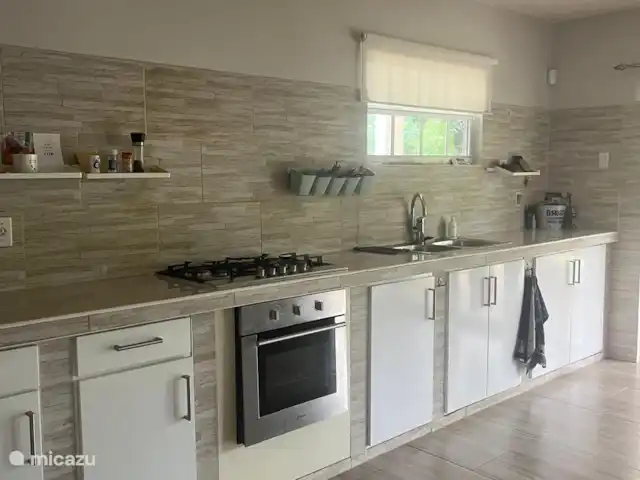 Casa Daliah | Curaçao, Banda Ariba (est), Montan'i Rei - maison de vacances Cuisine ouverte entièrement équipée avec réfrigérateur, four, micro-ondes, Senseo et dulce gusto.