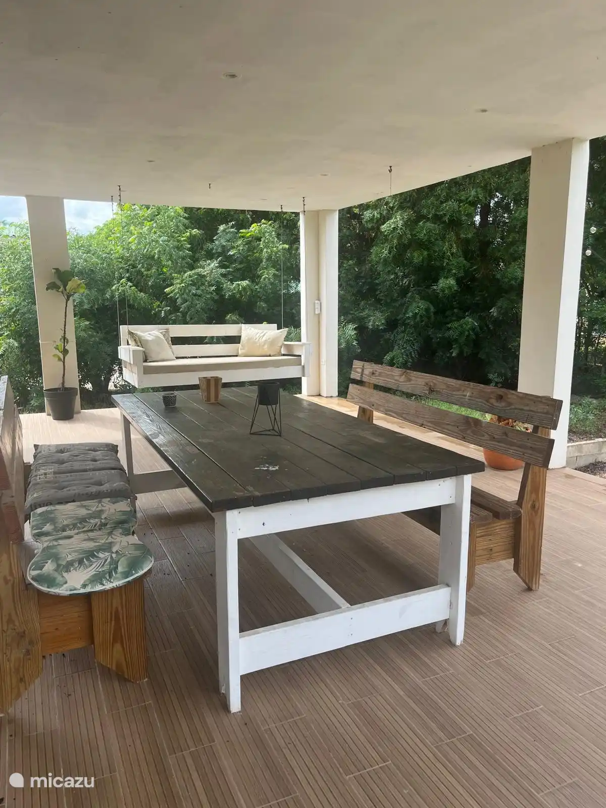 Terraza cubierta de más de 60m2 con mucha privacidad y encantadora con el viento. 