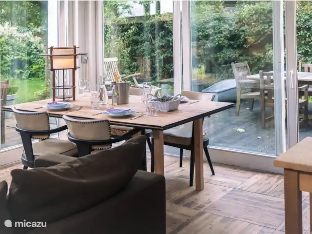 MV8 en Países Bajos, Holanda del Norte, Egmond-Binnen - casa vacacional Comedor