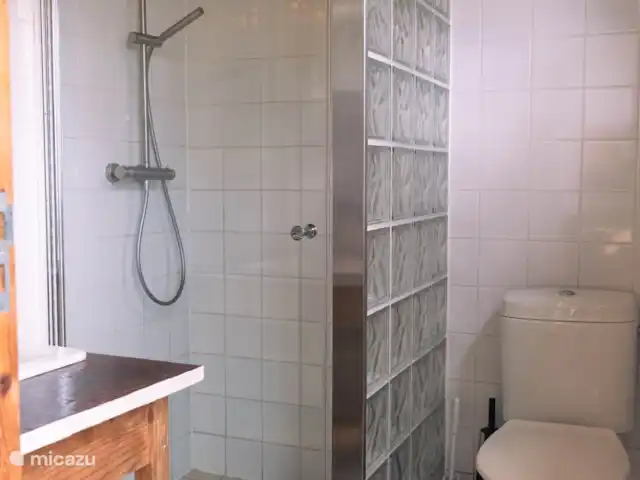 MV8 en Países Bajos, Holanda del Norte, Egmond-Binnen - casa vacacional baño