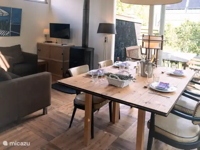 MV8 en Países Bajos, Holanda del Norte, Egmond-Binnen - casa vacacional Comedor