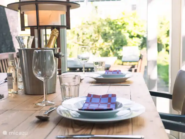 MV8 en Países Bajos, Holanda del Norte, Egmond-Binnen - casa vacacional Comedor