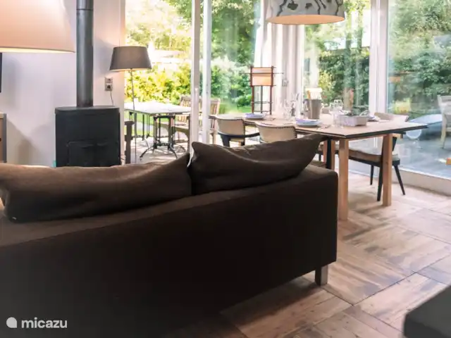 MV8 en Países Bajos, Holanda del Norte, Egmond-Binnen - casa vacacional Salón