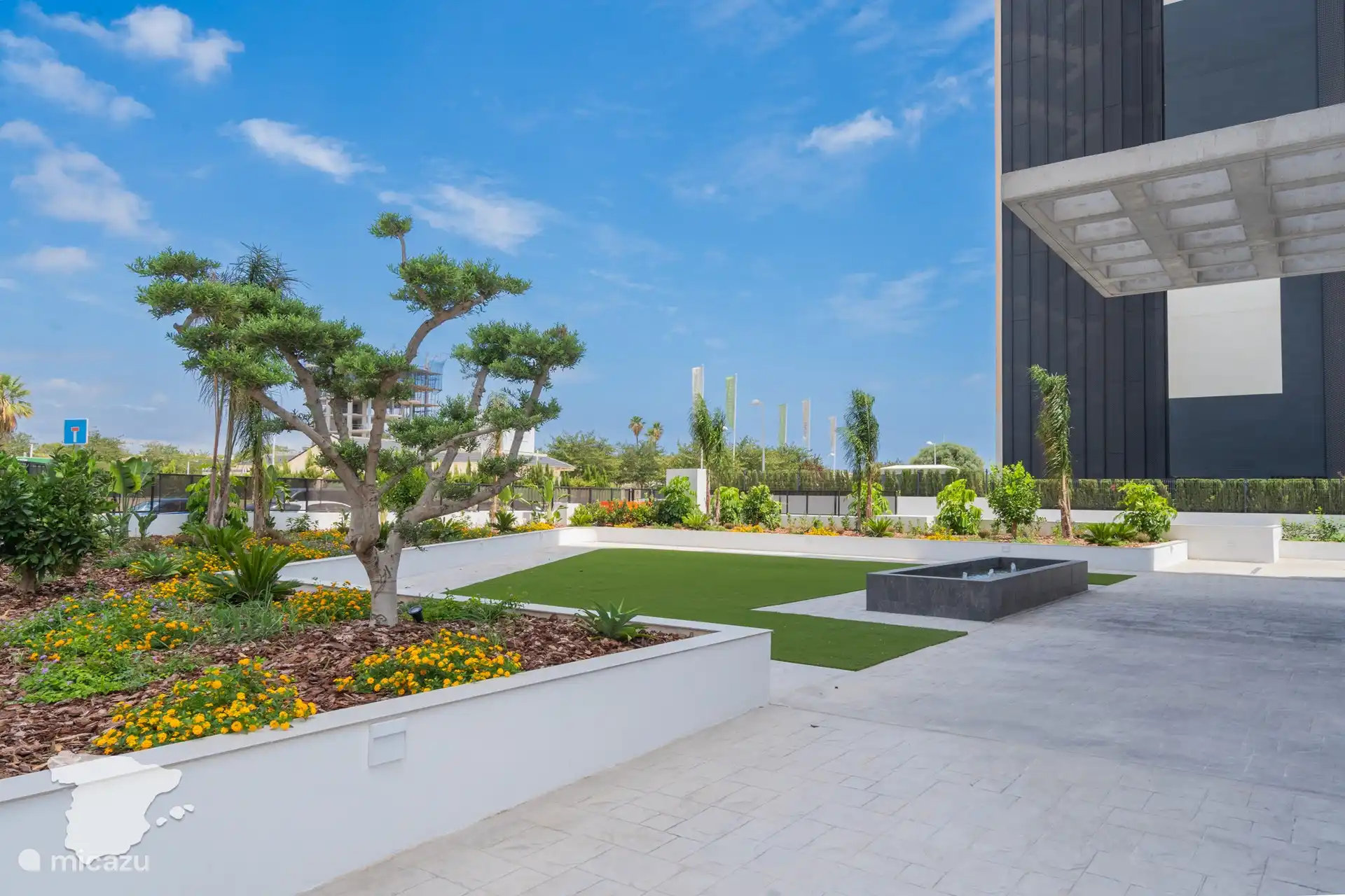 Jardin autour du complexe