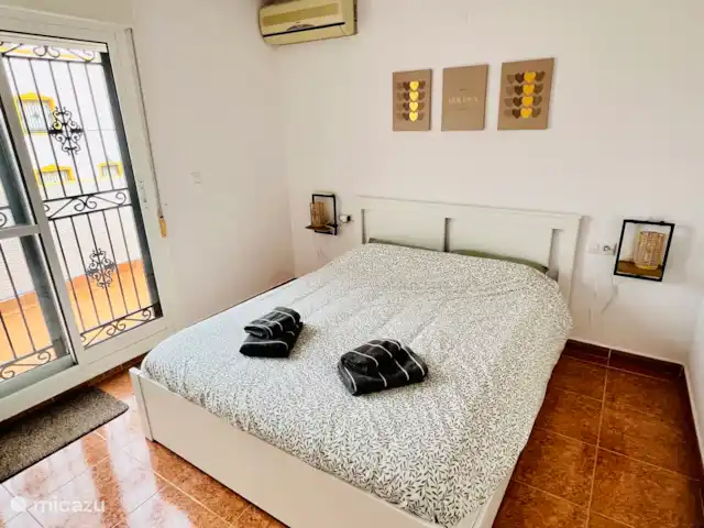Casa ViNi en España, Costa Blanca, Orihuela - casa vacacional Dormitorio principal. Todas las habitaciones tienen aire acondicionado.