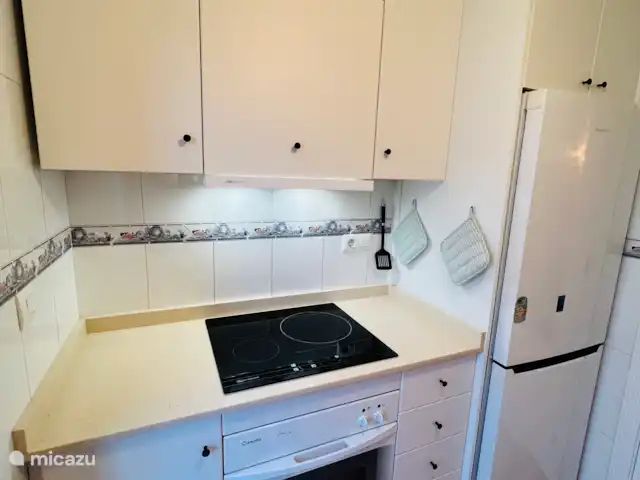 Casa ViNi en España, Costa Blanca, Orihuela - casa vacacional Horno, vitrocerámica, nevera y congelador.