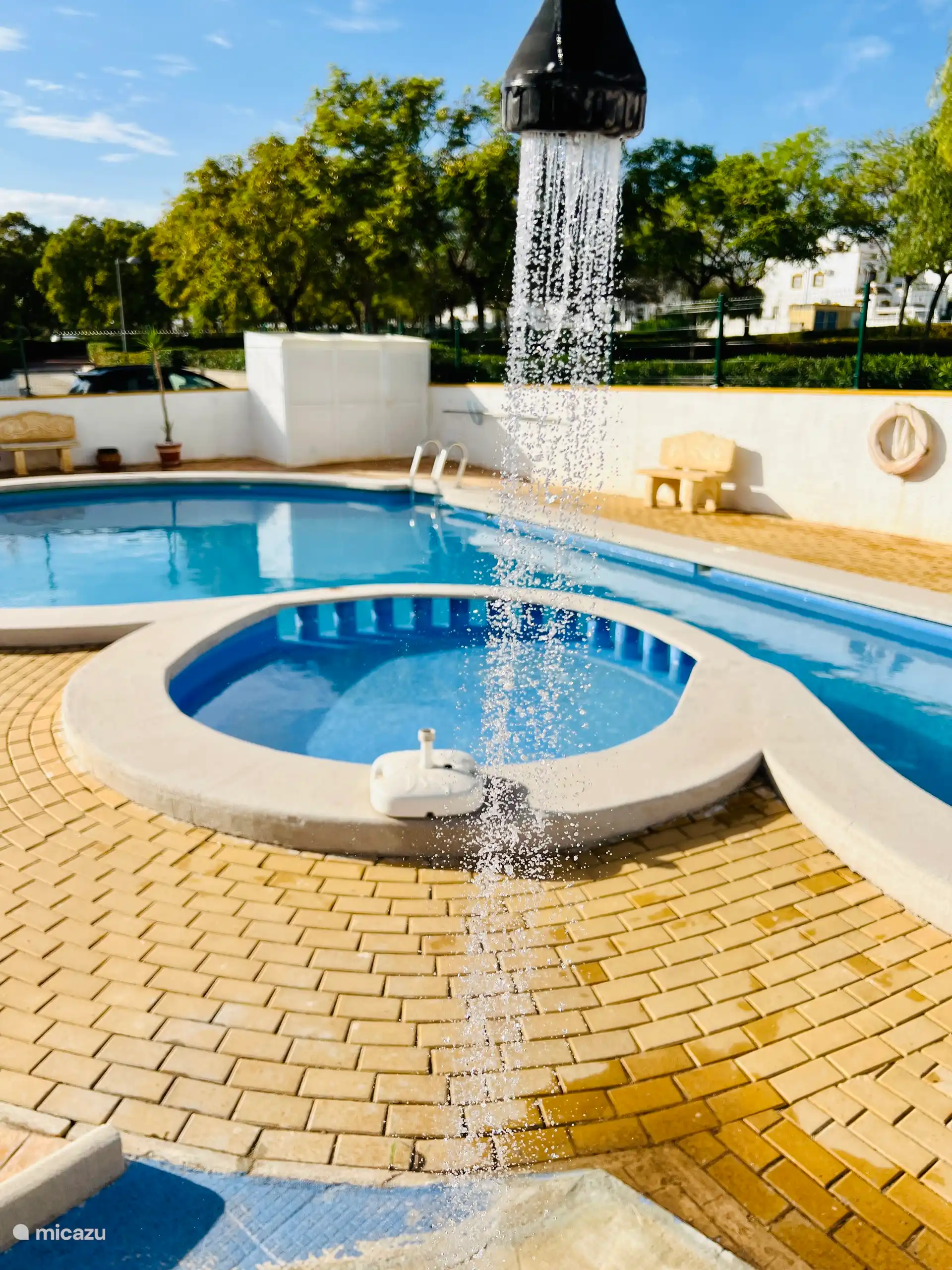 Gemeinschaftspool mit Kinderbecken 