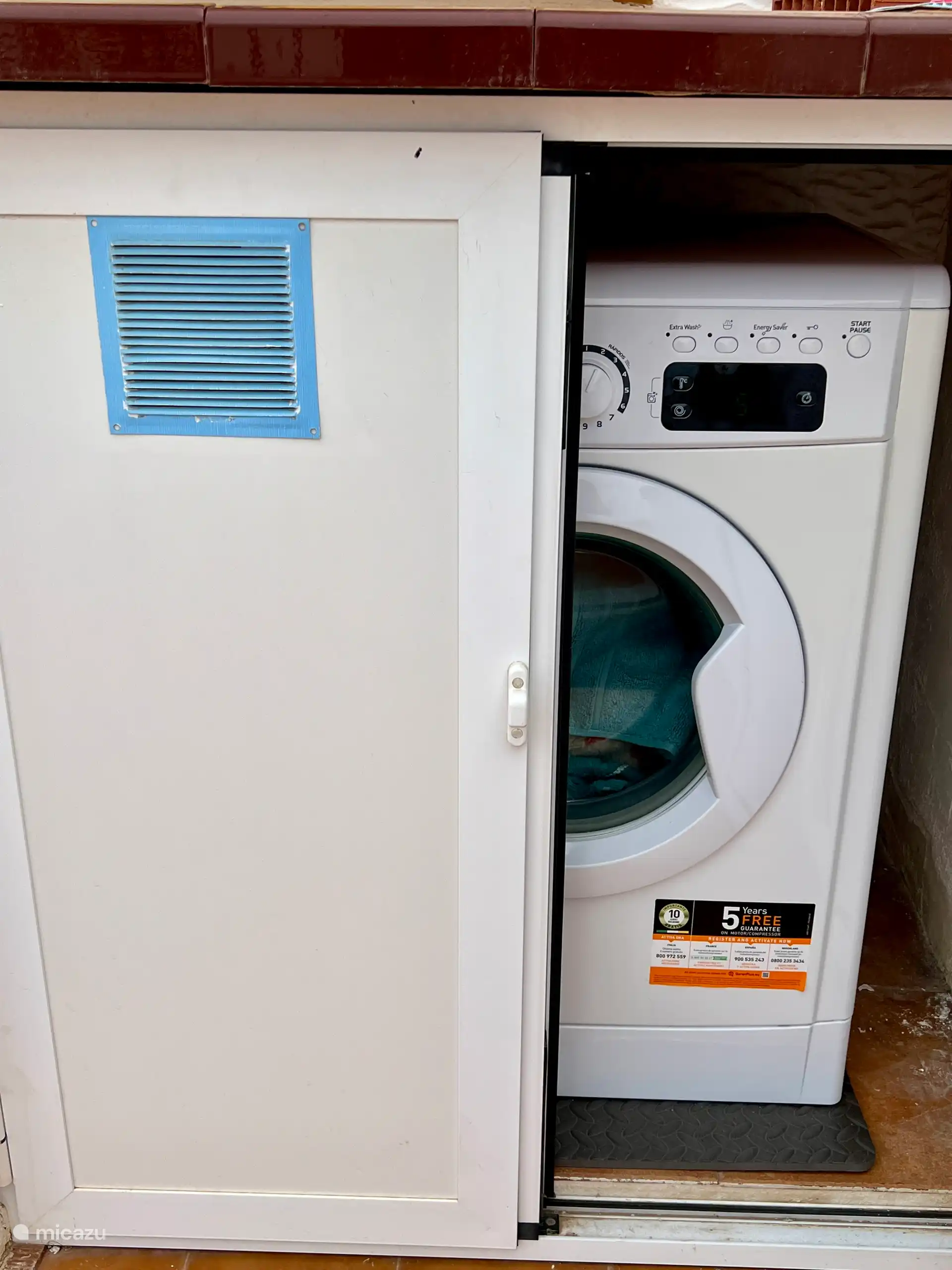 Waschmaschine auf der Terrasse im Hauptschlafzimmer 