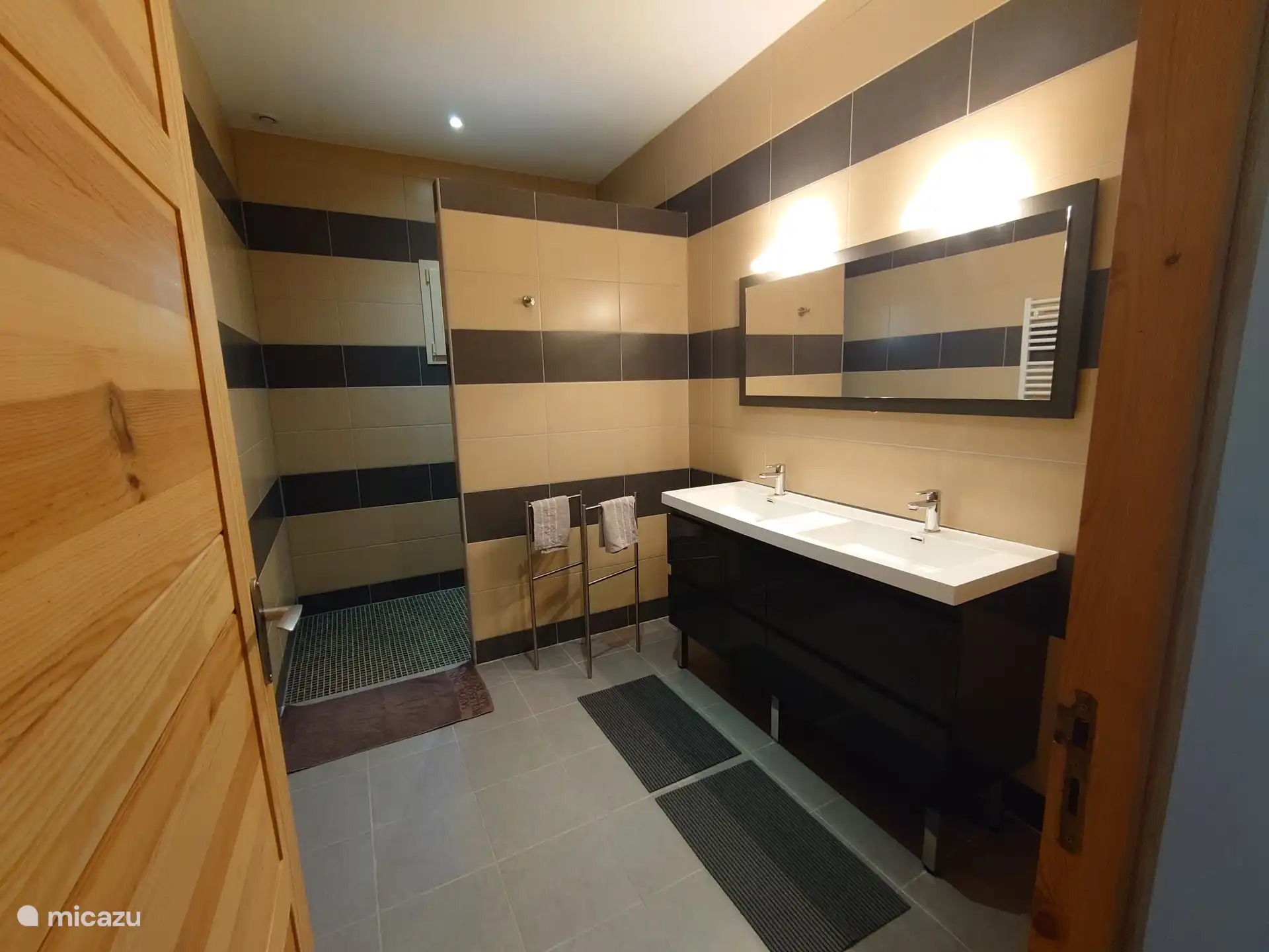 Gemeinsames Badezimmer