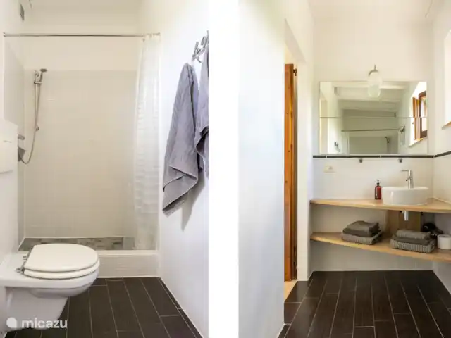 Rosa nel Pozzo - Appartement Rosa huren in Italië, Marche, Arcevia - appartement Overzicht beide kanten