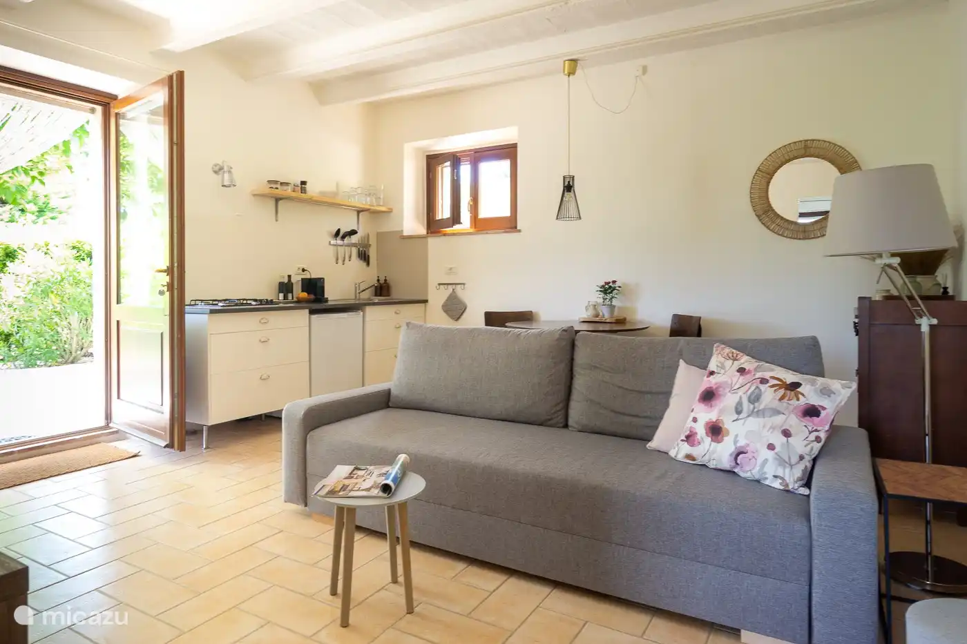 Voll ausgestattete Küchenzeile