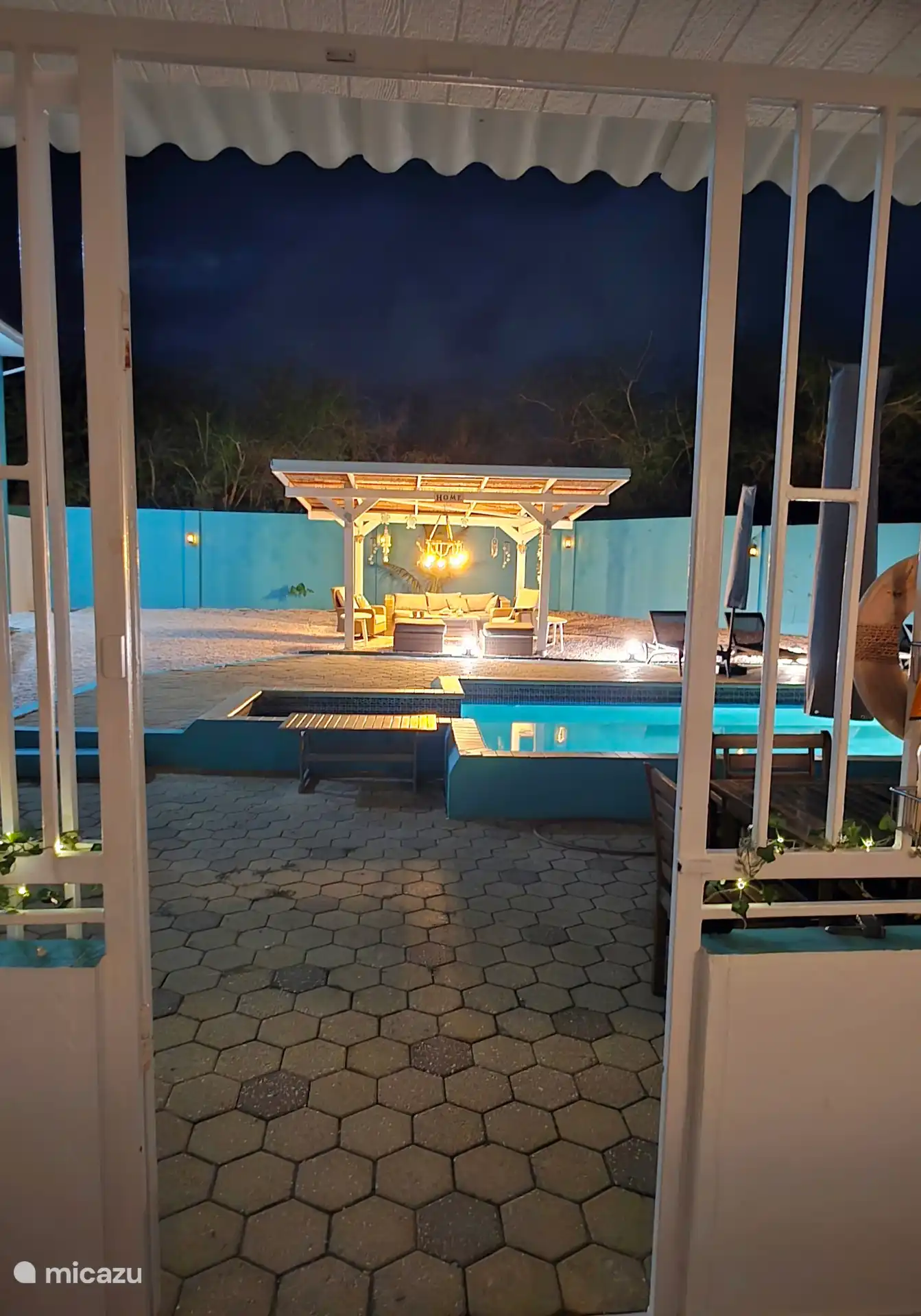 Geweldige lounge plek onder de palapa.