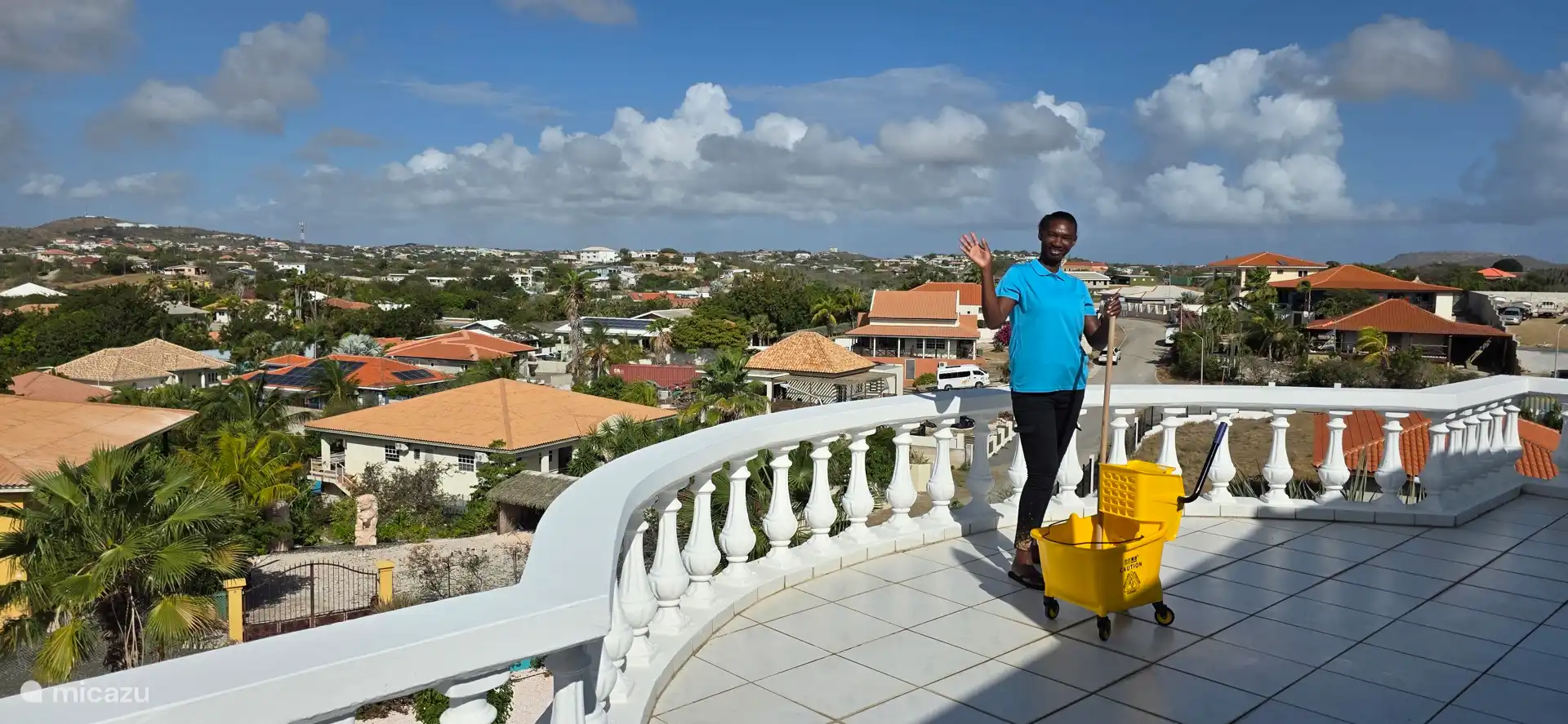 Delia, onmisbaar voor uw verblijf. Ze komt voor de tussenschoonmaak ( bij verblijf langer dan 7 dagen) En zorgt voor een heerlijk schoon huis. 
