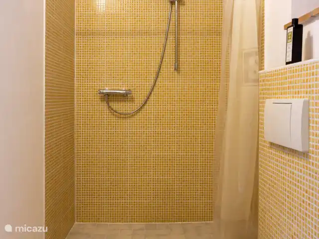Location de Vacances Italie, Marche, Arcevia, appartement - Rosa nel Pozzo - Appartement Sole Douche spacieuse