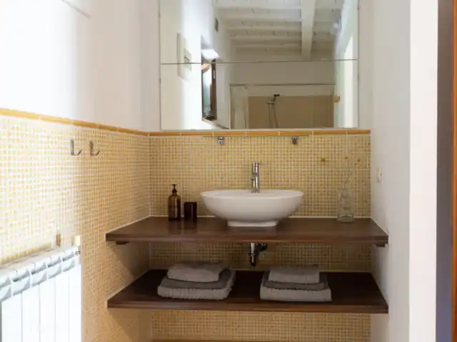 Location de Vacances Italie, Marche, Arcevia, appartement - Rosa nel Pozzo - Appartement Sole Beaucoup d’espace pour vos articles de toilette