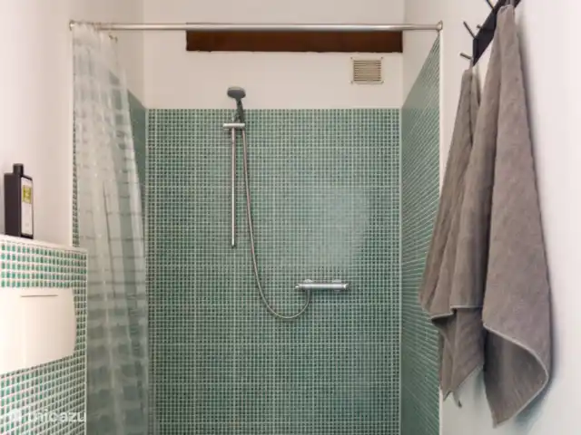 Location de Vacances Italie, Marche, Arcevia, appartement - Rosa nel Pozzo - Appartement Olive Douche spacieuse