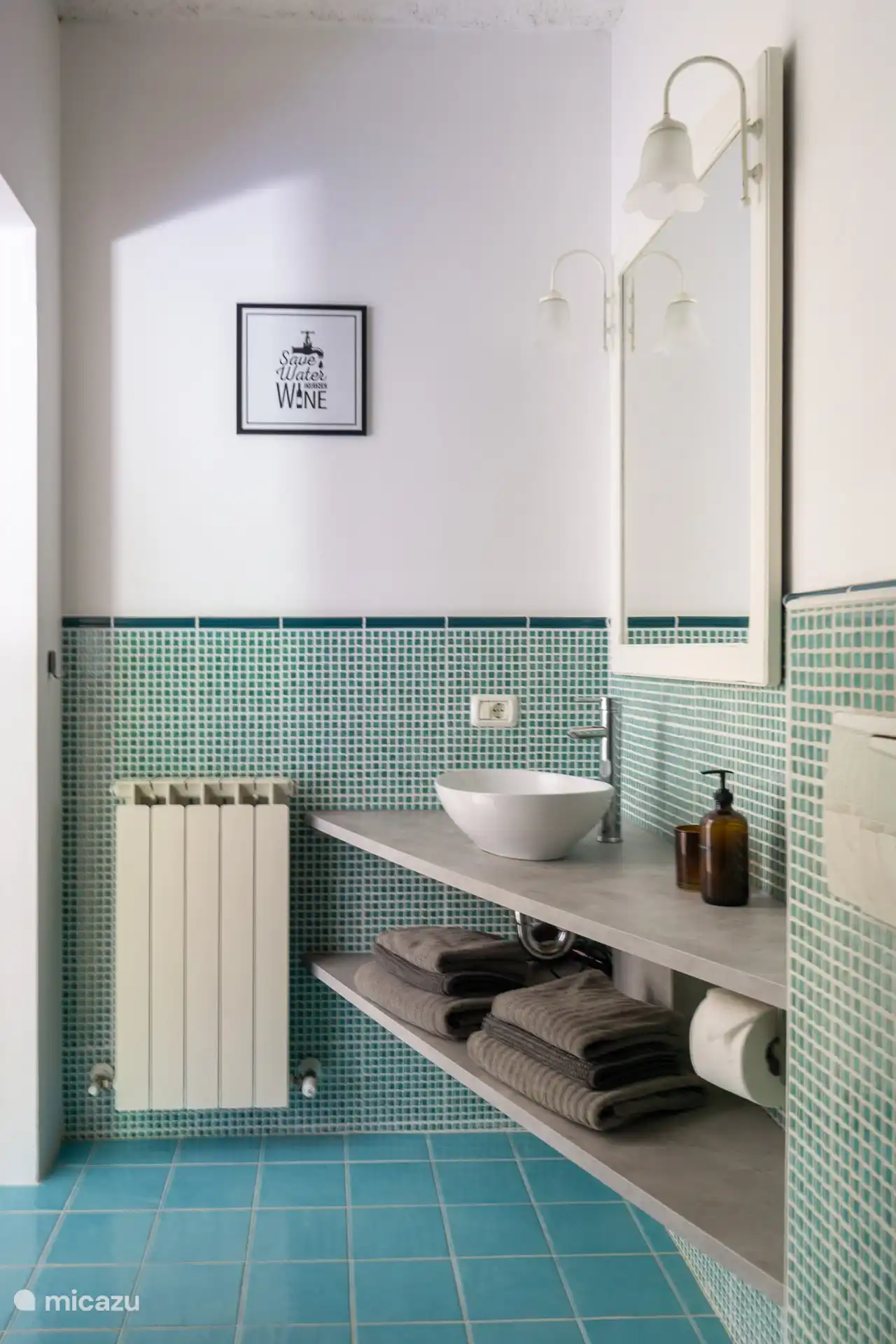 Viel Platz für Ihre Toilettenartikel