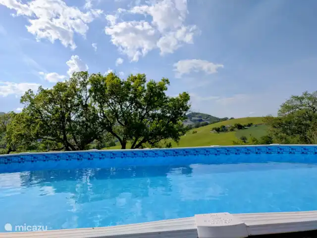 Location de Vacances Italie, Marche, Arcevia, appartement - Rosa nel Pozzo - Appartement Olive Piscine avec vue