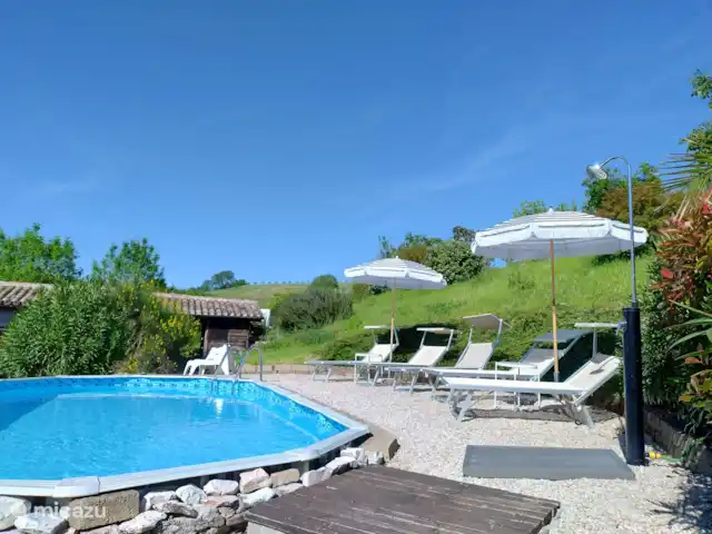 Location de Vacances Italie, Marche, Arcevia, appartement - Rosa nel Pozzo - Appartement Olive La piscine