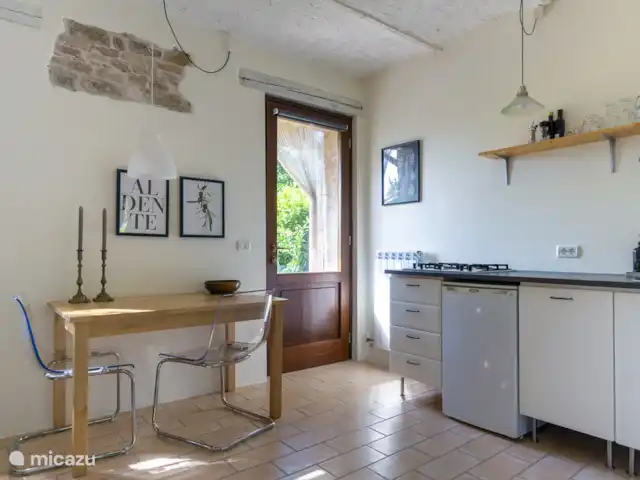 Location de Vacances Italie, Marche, Arcevia, appartement - Rosa nel Pozzo - Appartement Olive Table pour deux