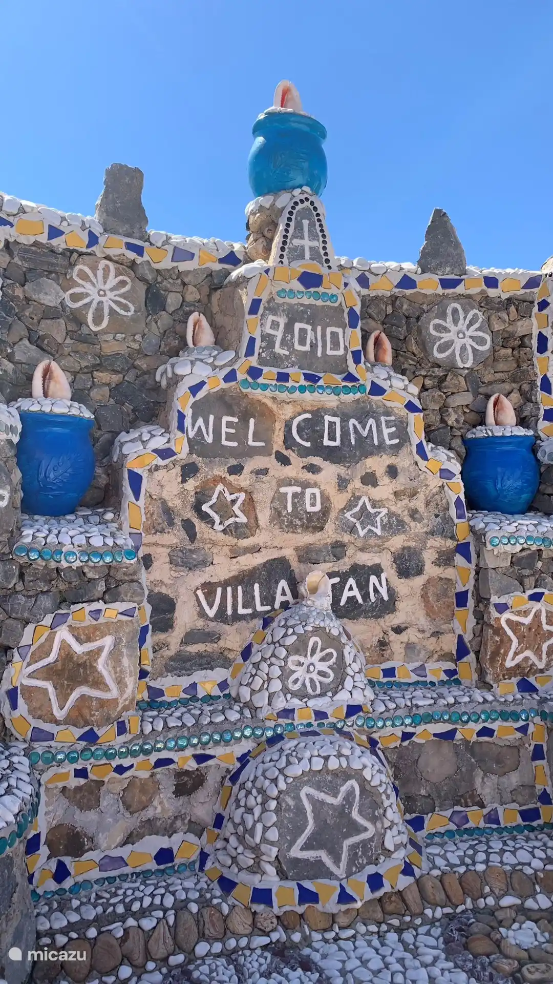 Visit the Museum of the Artist Vangelis in the village of Kefalas, a few kilometers away.