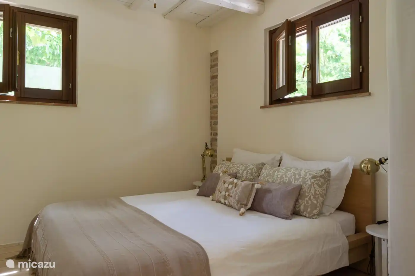 Nice and comfortable bed